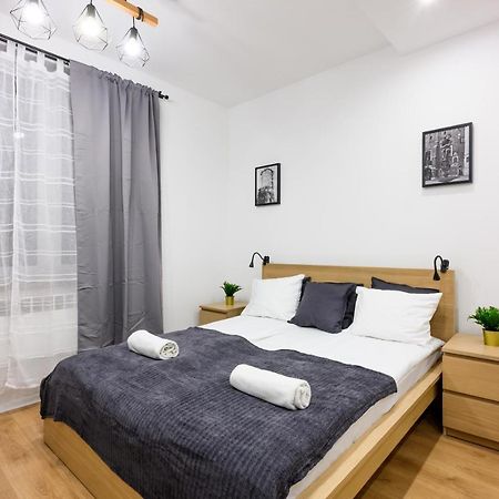 Cracow Rent Apartments - Spacious Apartments For 2-7 People In Quiet Area - Kolberga Street Nr 3 - 10 Min To Main Square By Foot Krakow Luaran gambar