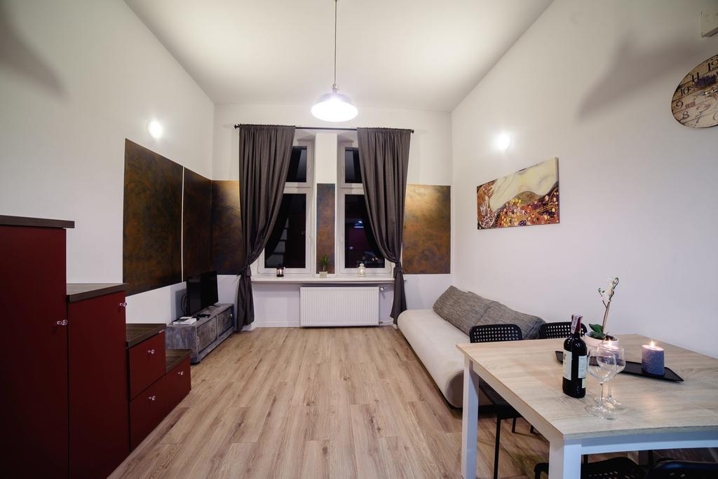 Cracow Rent Apartments - Spacious Apartments For 2-7 People In Quiet Area - Kolberga Street Nr 3 - 10 Min To Main Square By Foot Krakow Luaran gambar