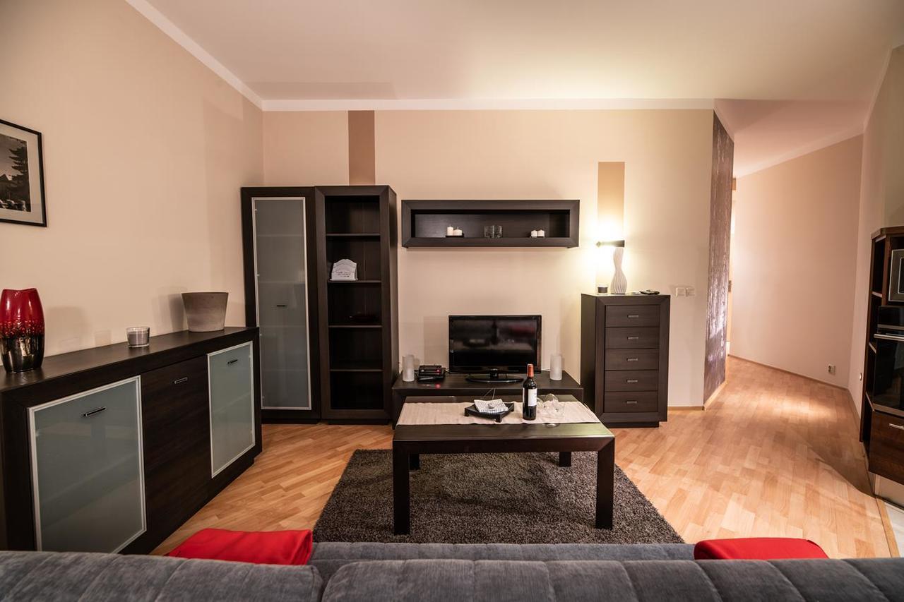 Cracow Rent Apartments - Spacious Apartments For 2-7 People In Quiet Area - Kolberga Street Nr 3 - 10 Min To Main Square By Foot Krakow Luaran gambar