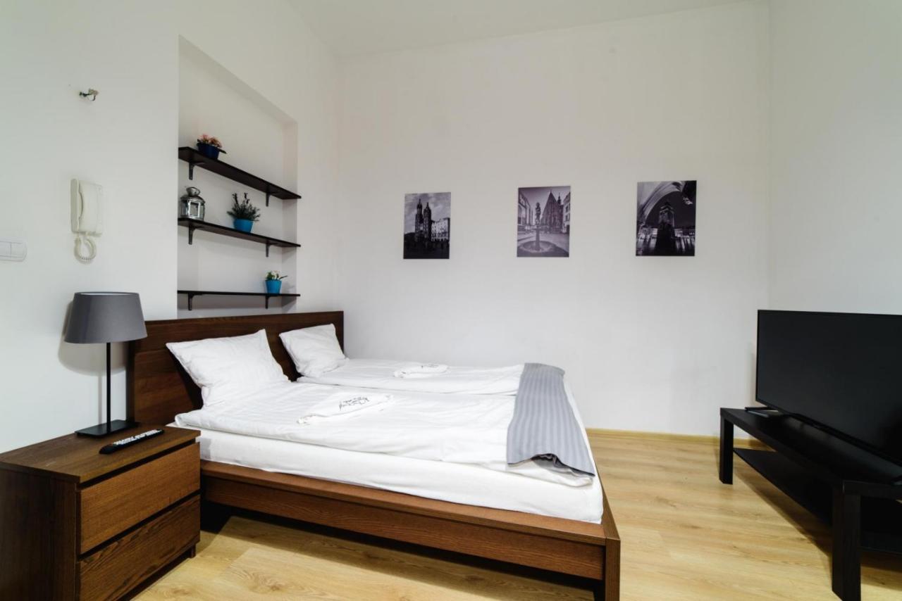 Cracow Rent Apartments - Spacious Apartments For 2-7 People In Quiet Area - Kolberga Street Nr 3 - 10 Min To Main Square By Foot Krakow Luaran gambar