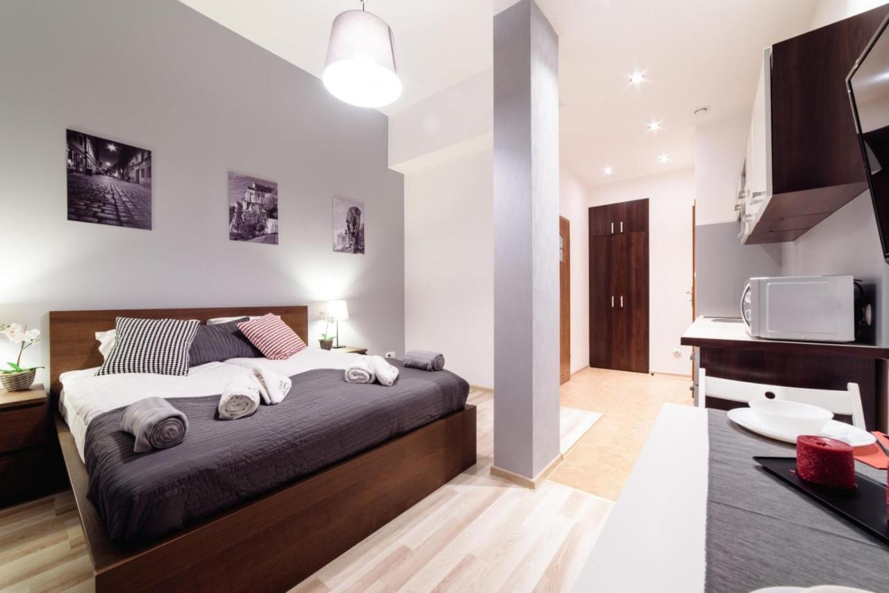 Cracow Rent Apartments - Spacious Apartments For 2-7 People In Quiet Area - Kolberga Street Nr 3 - 10 Min To Main Square By Foot Krakow Luaran gambar